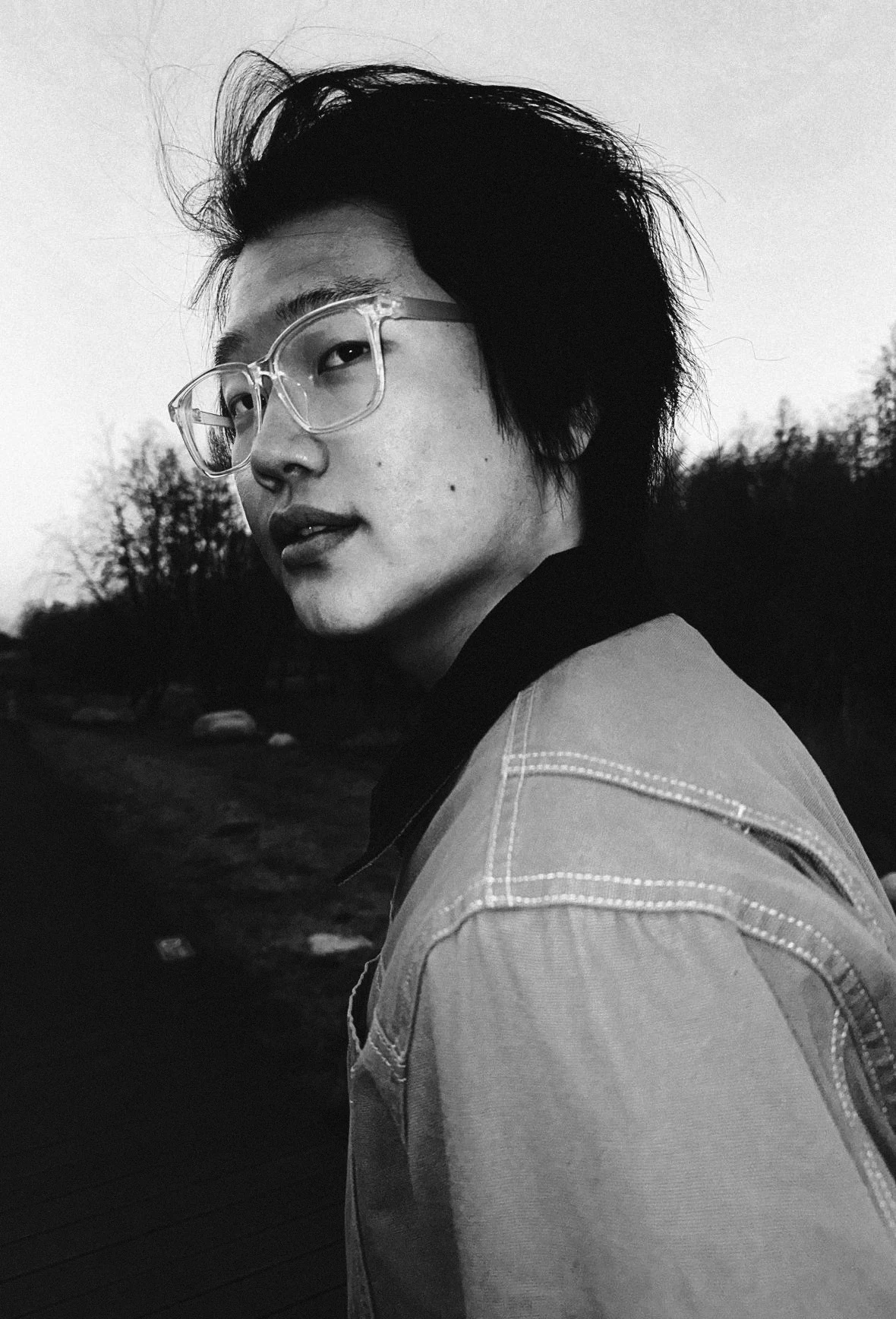 曹津瑞黑白人像